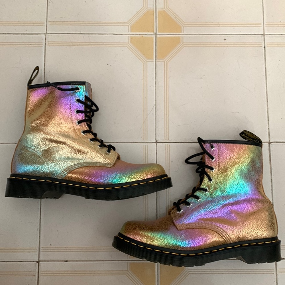 Dr martens cute rainbows sz 9